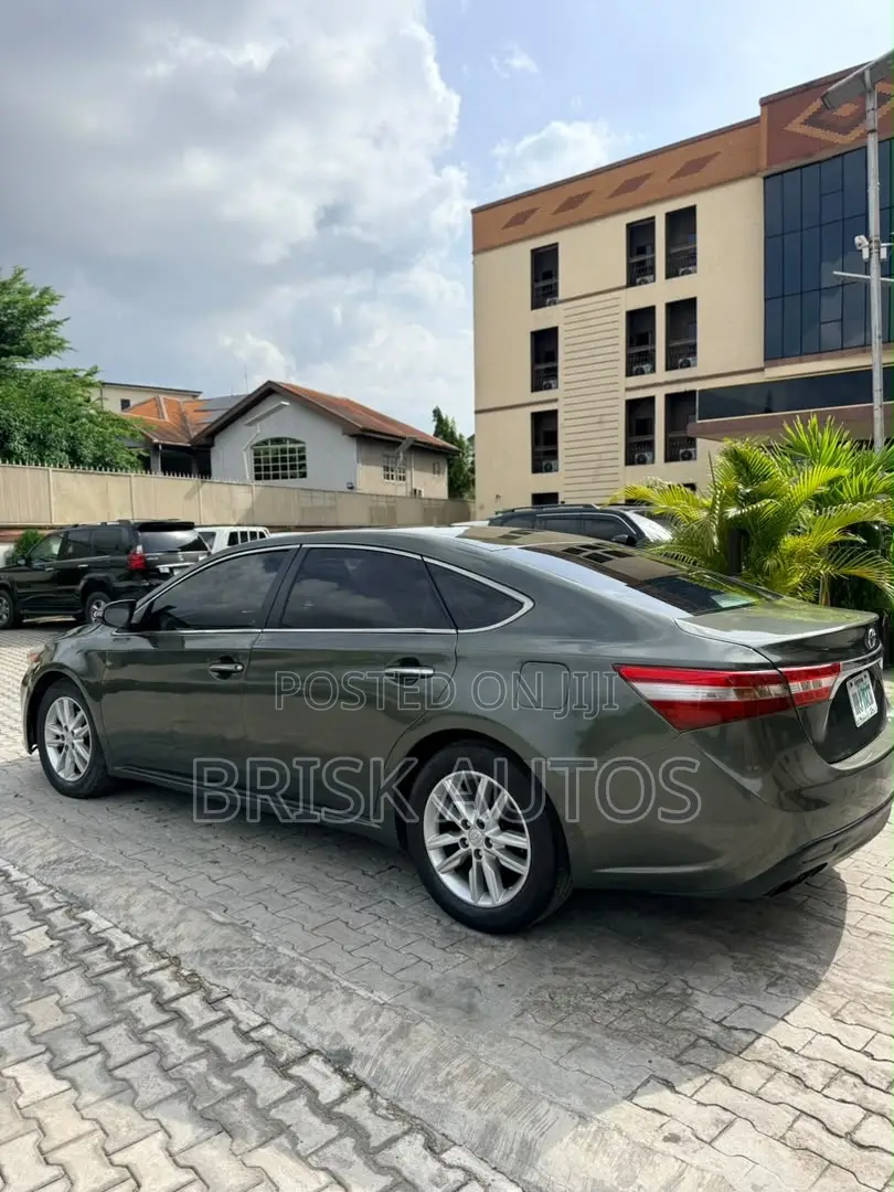 Toyota Avalon Limited 4dr Sedan (3.5L 6cyl 6A) 2014 Gray