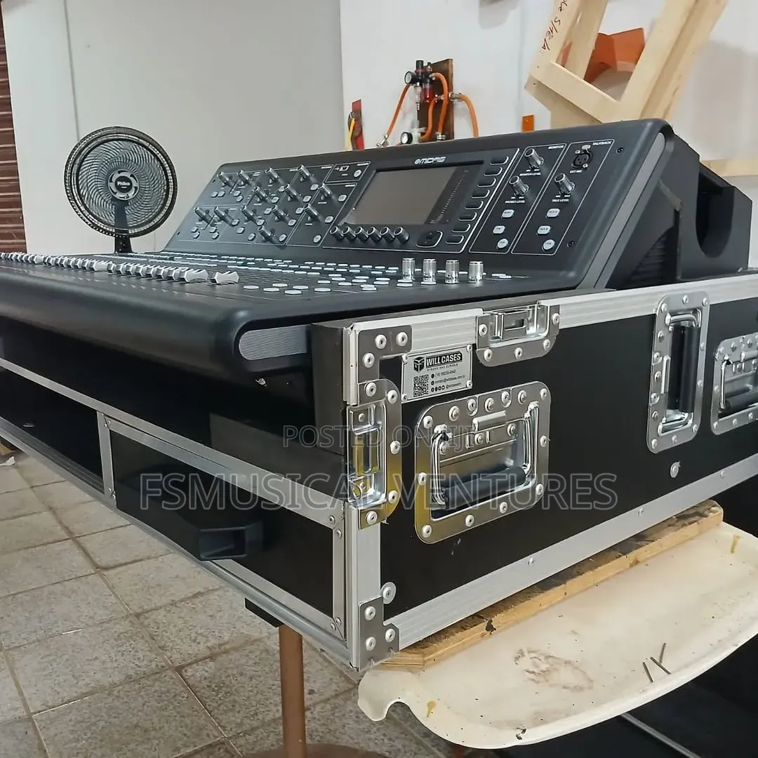 Midas M32 Digital Mixers Flight Case/ Rack With Wheels Red Laminate Fh