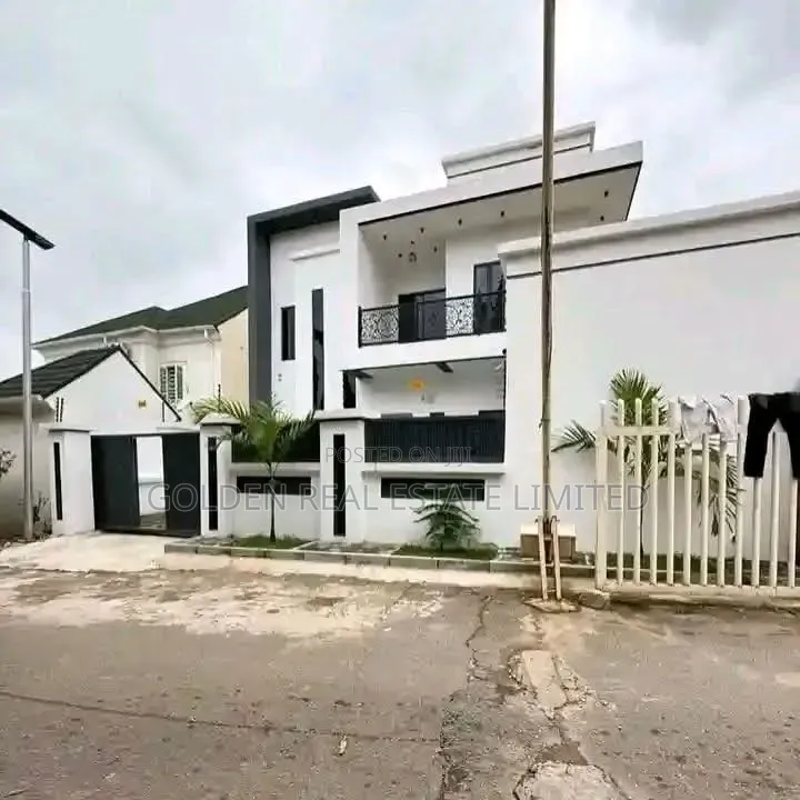 4bdrm Duplex in Life Camp for sale