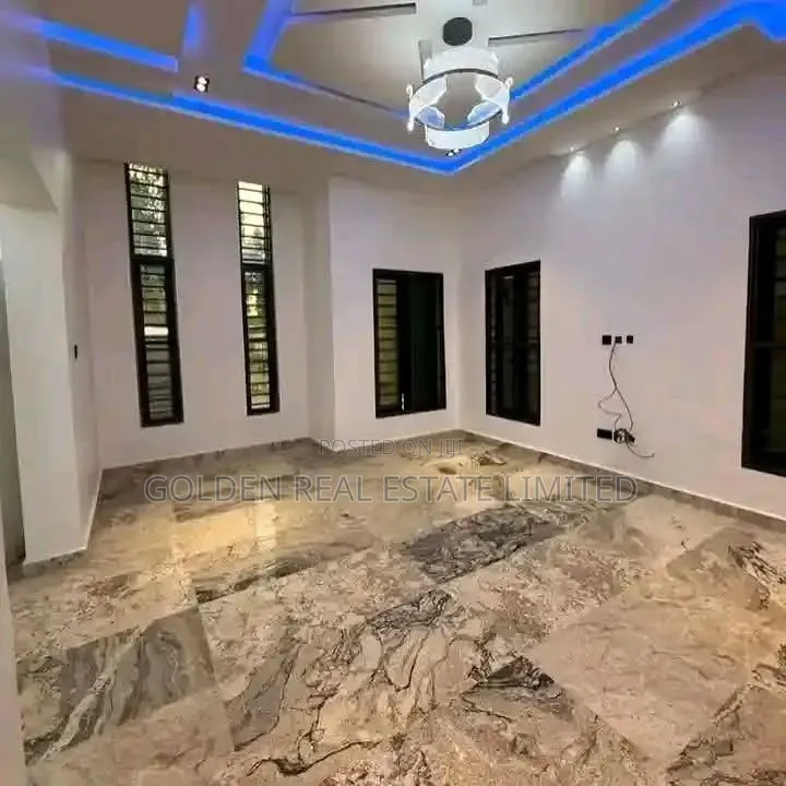 4bdrm Duplex in Life Camp for sale