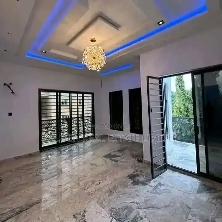 4bdrm Duplex in Life Camp for sale