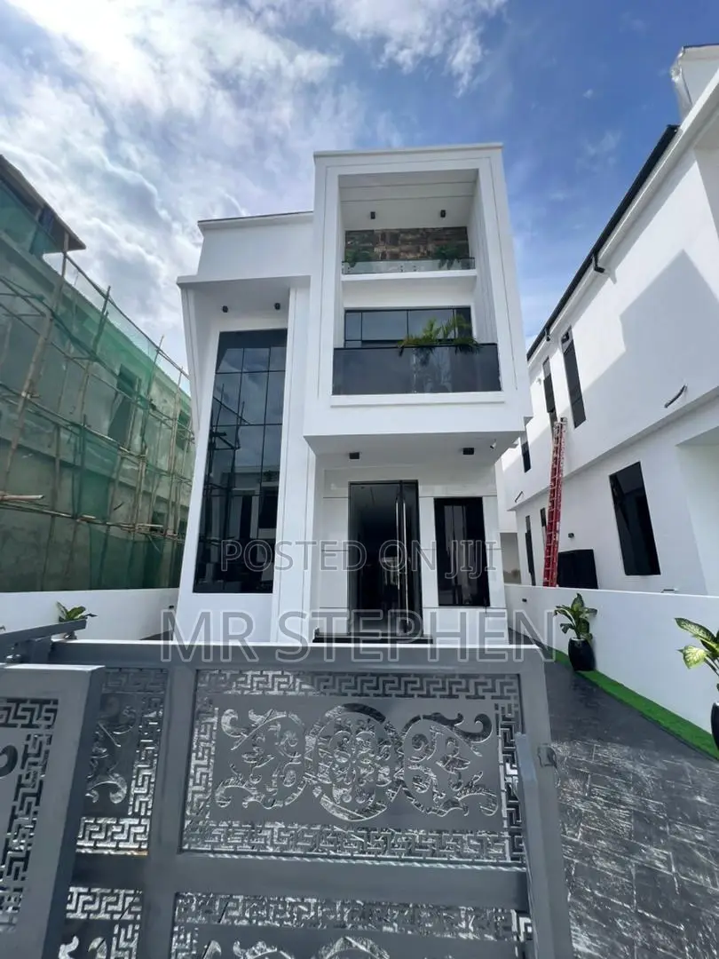 Furnished 5bdrm Bungalow in Chevron for sale