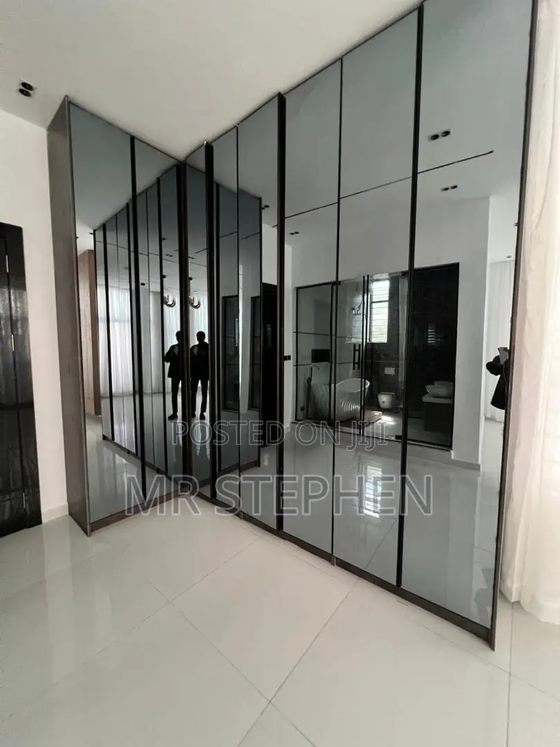 Furnished 5bdrm Bungalow in Chevron for sale