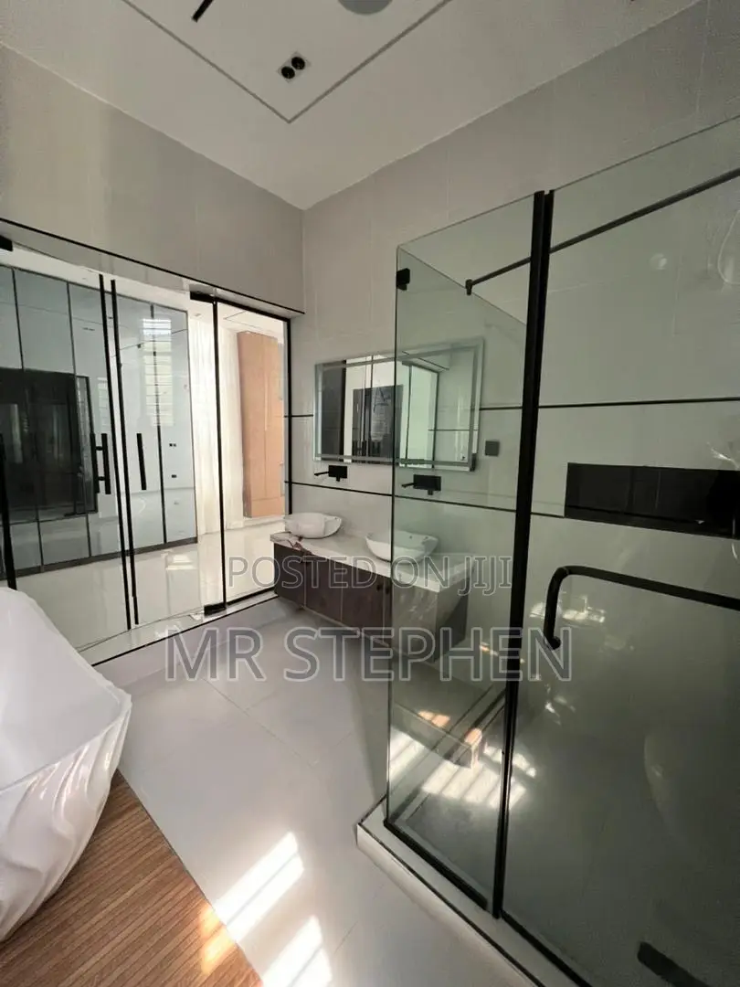 Furnished 5bdrm Bungalow in Chevron for sale