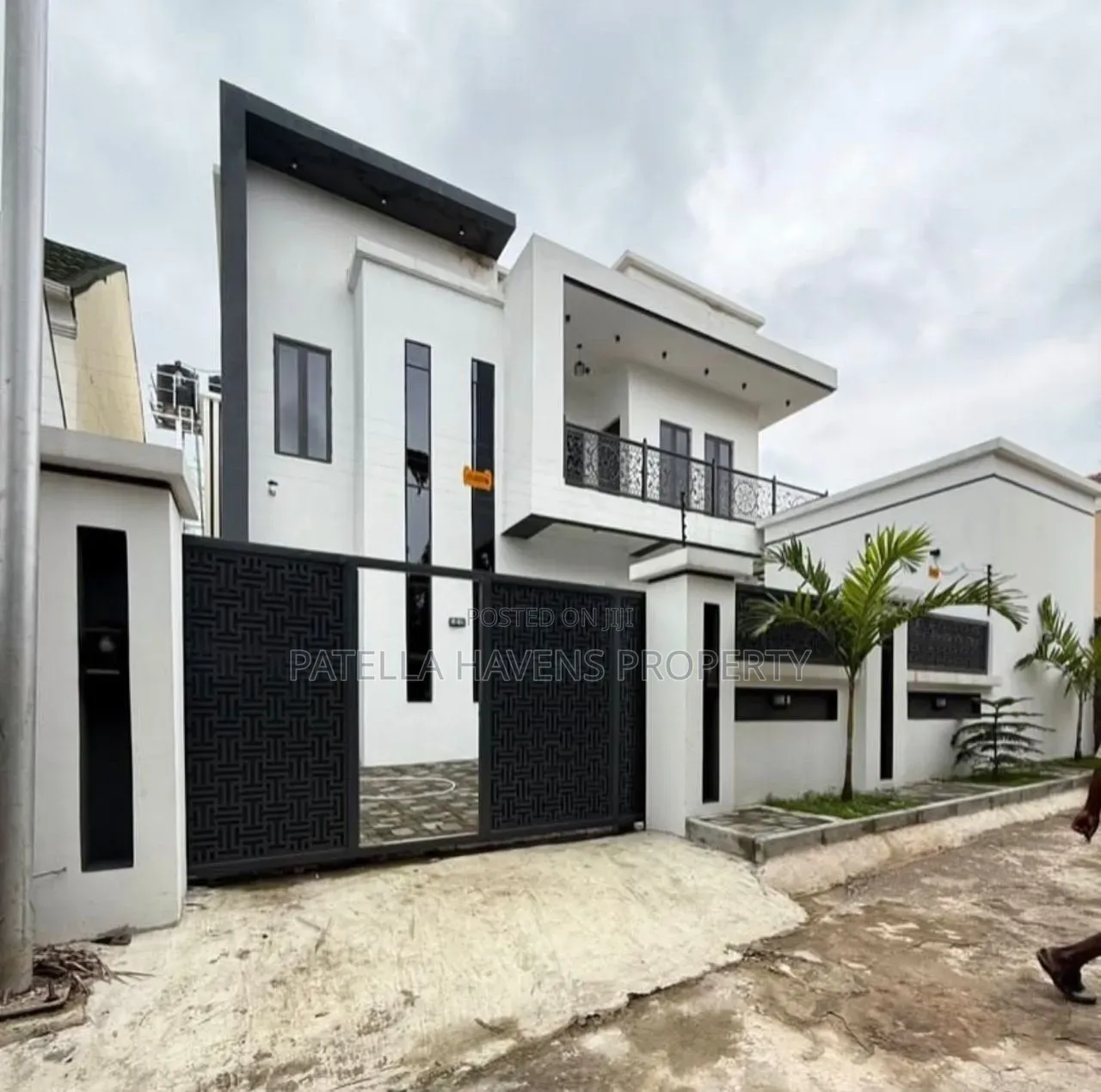 4bdrm Duplex in Life Camp for sale