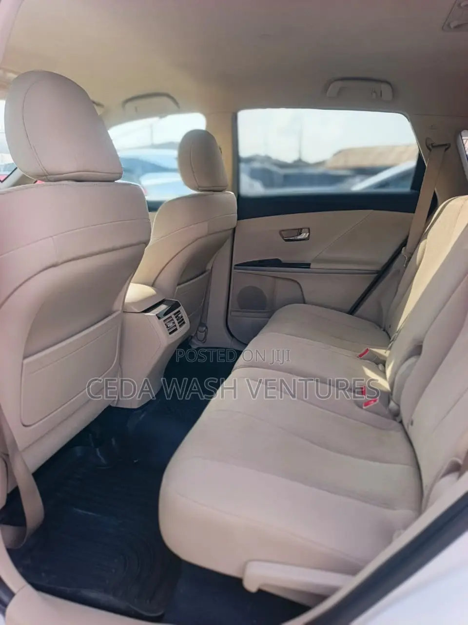 Toyota Venza LE 2010 White