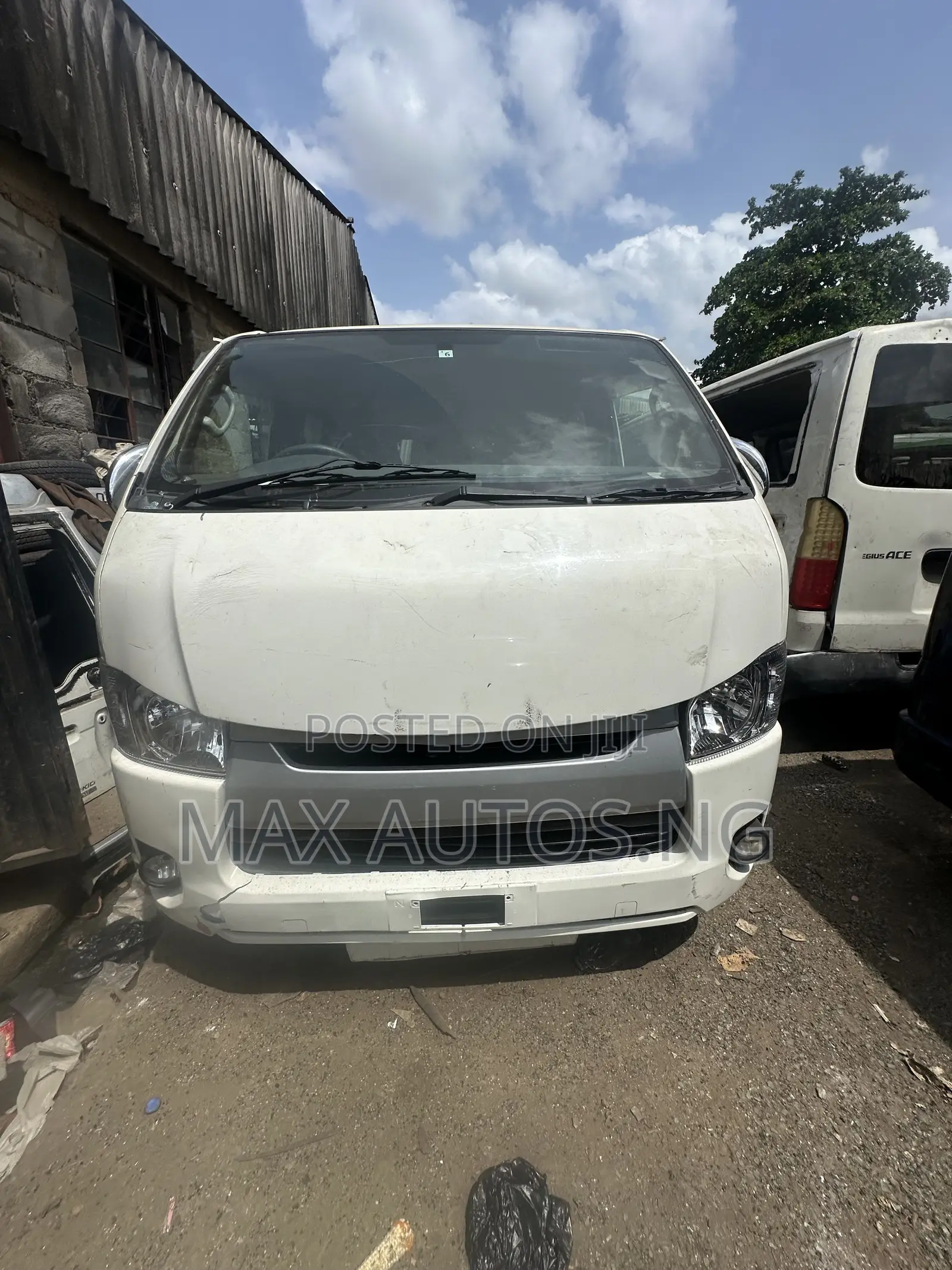 Toyota HiAce 2010 White