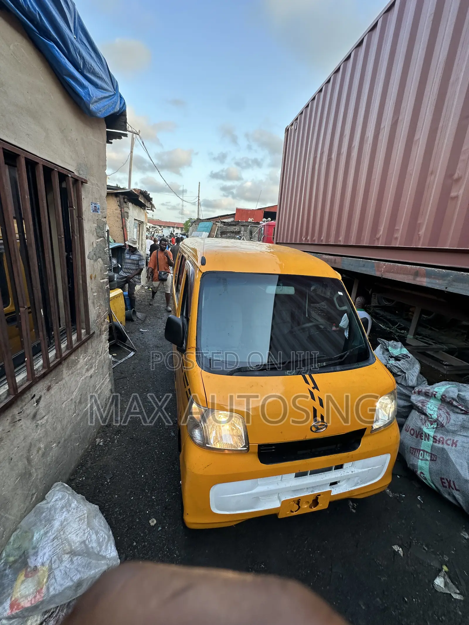 Daihatsu Hijet 2010 Yellow