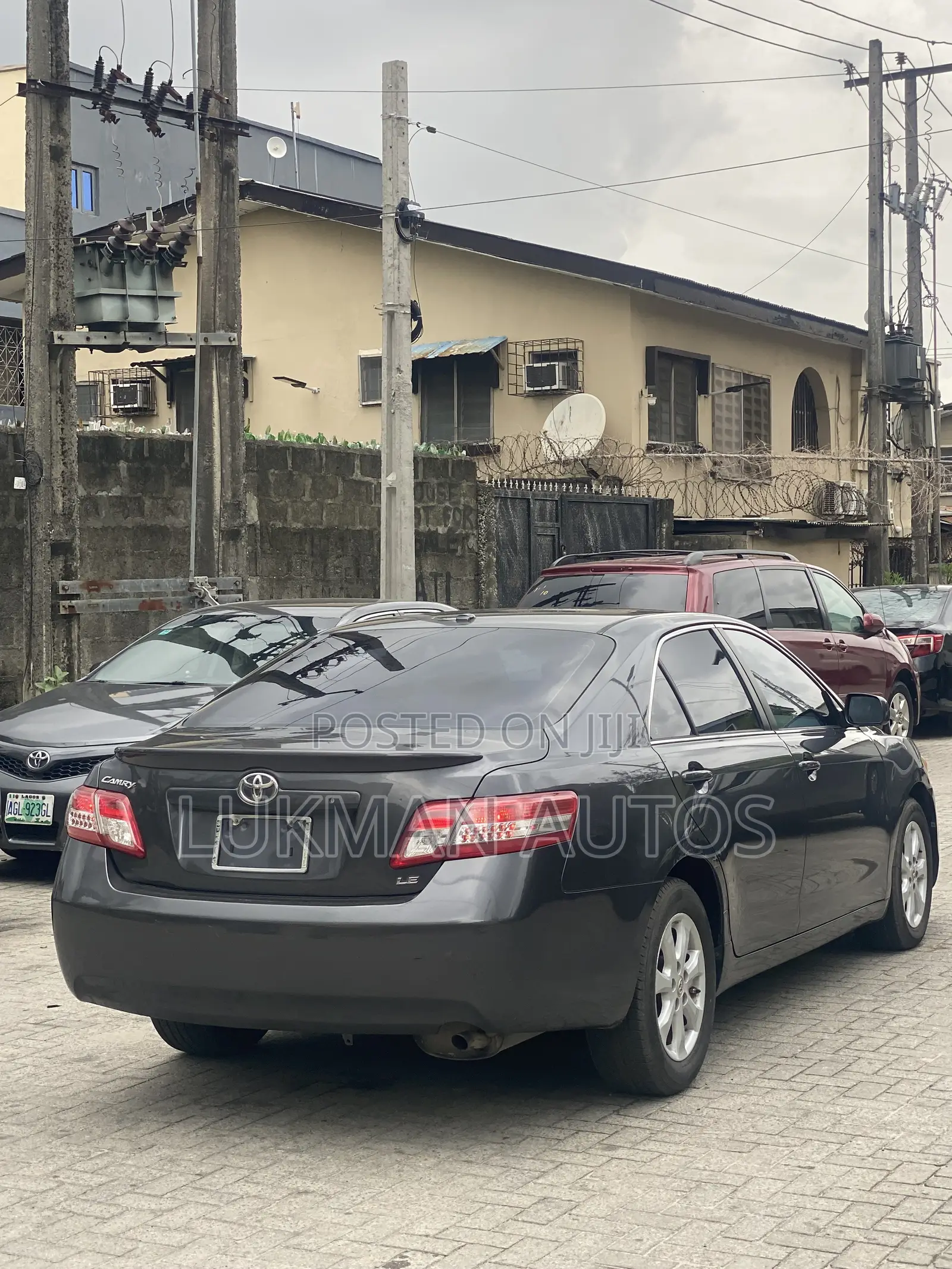 Toyota Camry LE 4dr Sedan (2.5L 4cyl 6A) 2011 Gray
