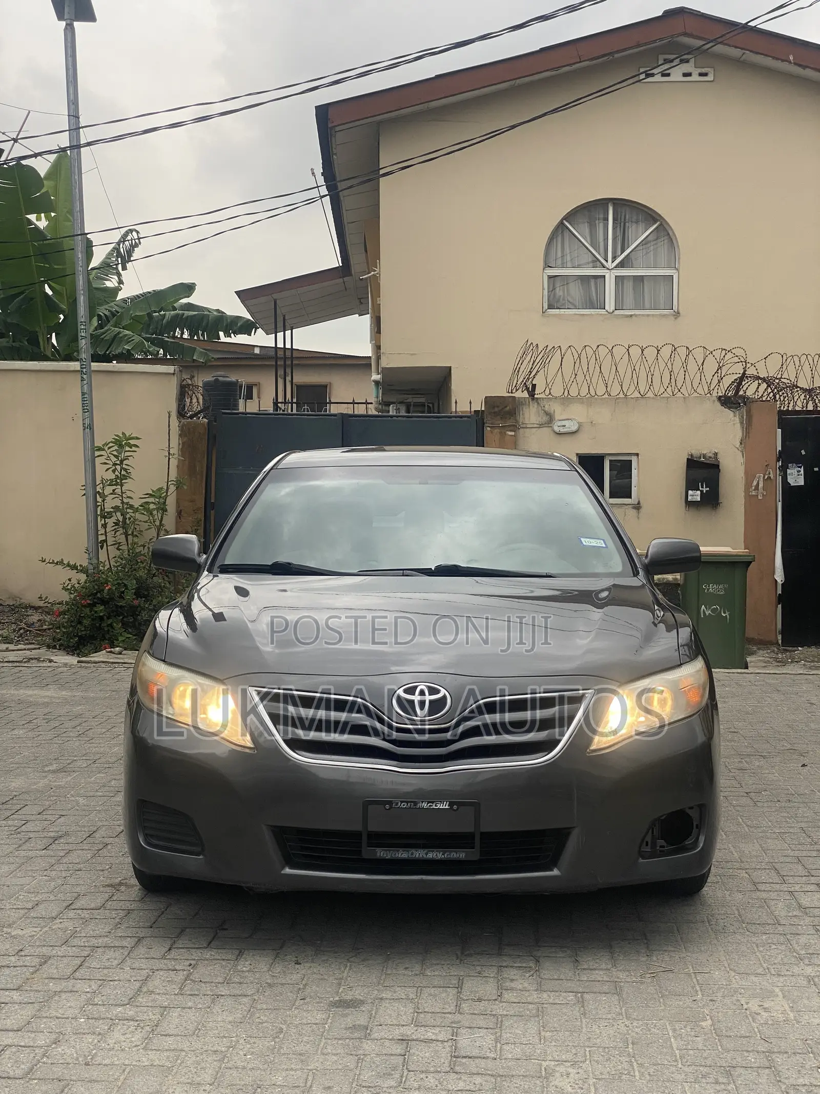 Toyota Camry LE 4dr Sedan (2.5L 4cyl 6A) 2011 Gray