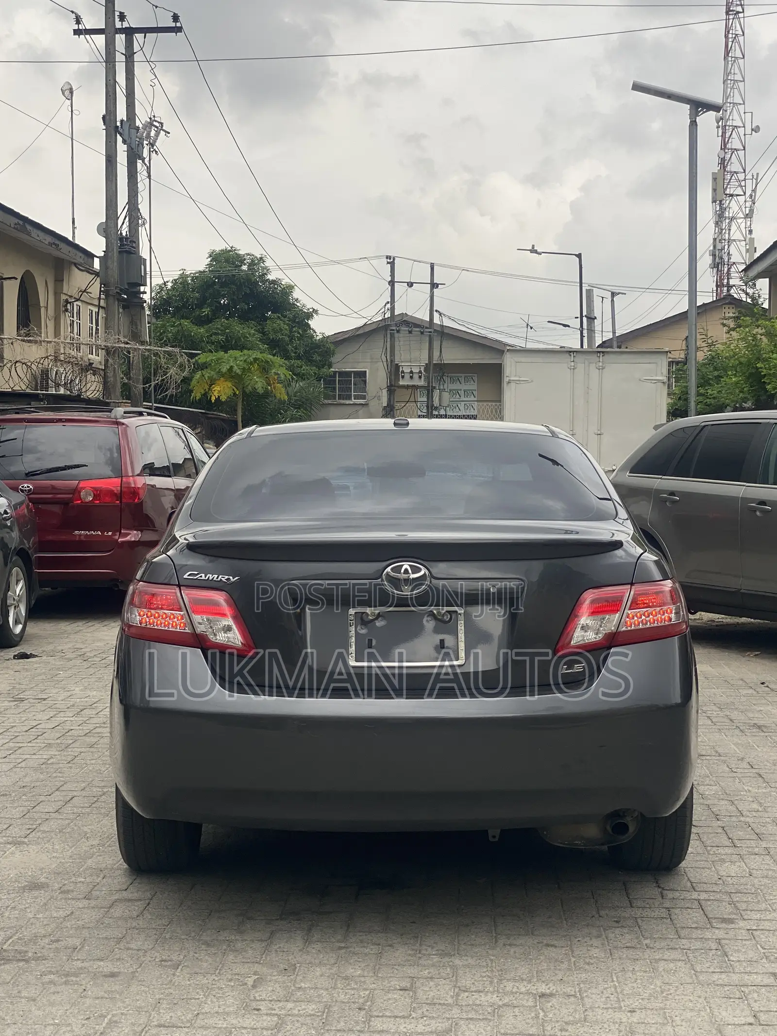 Toyota Camry LE 4dr Sedan (2.5L 4cyl 6A) 2011 Gray