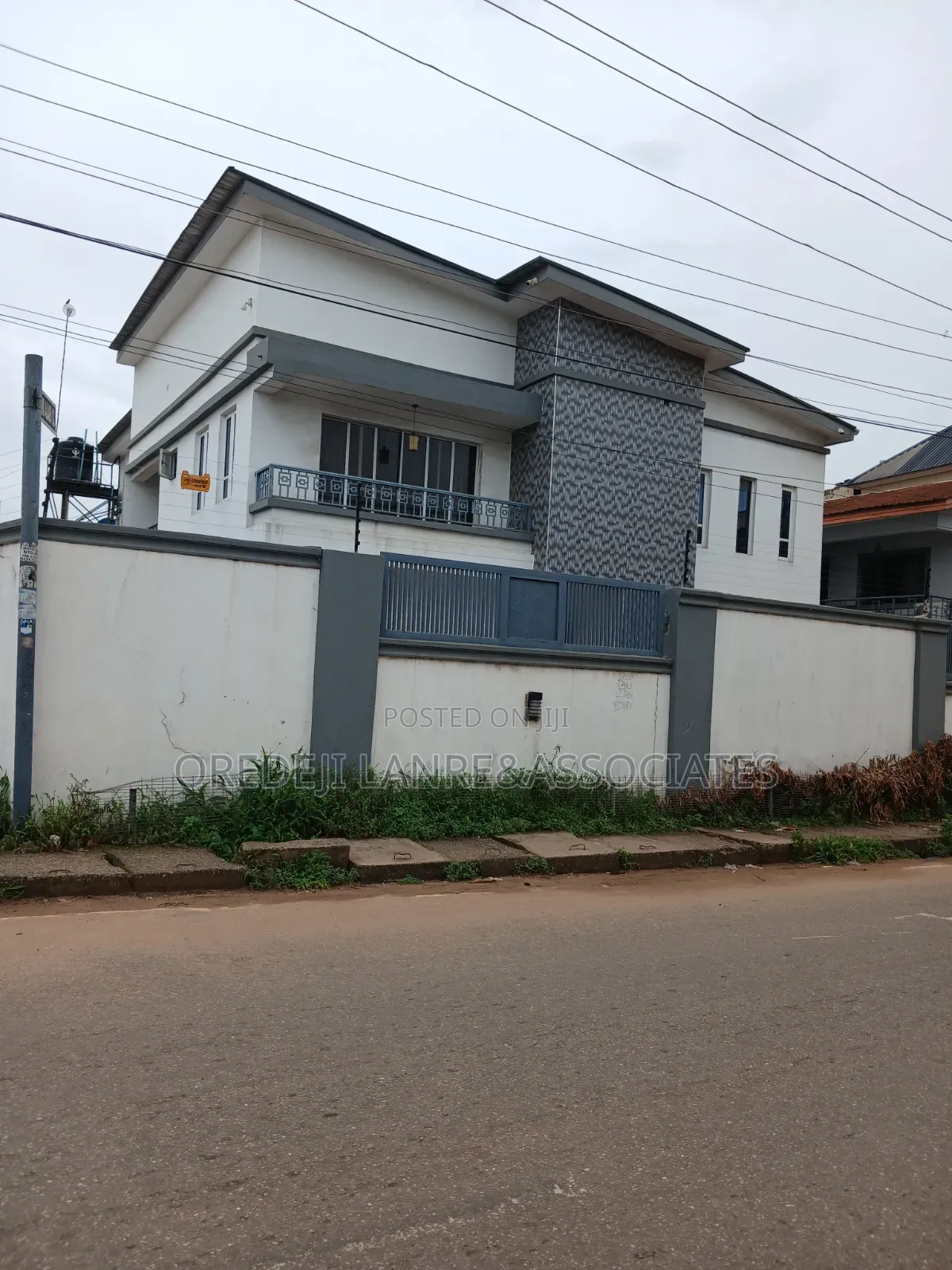 8bdrm Duplex in Jibowu Estate, Abule Egba for sale
