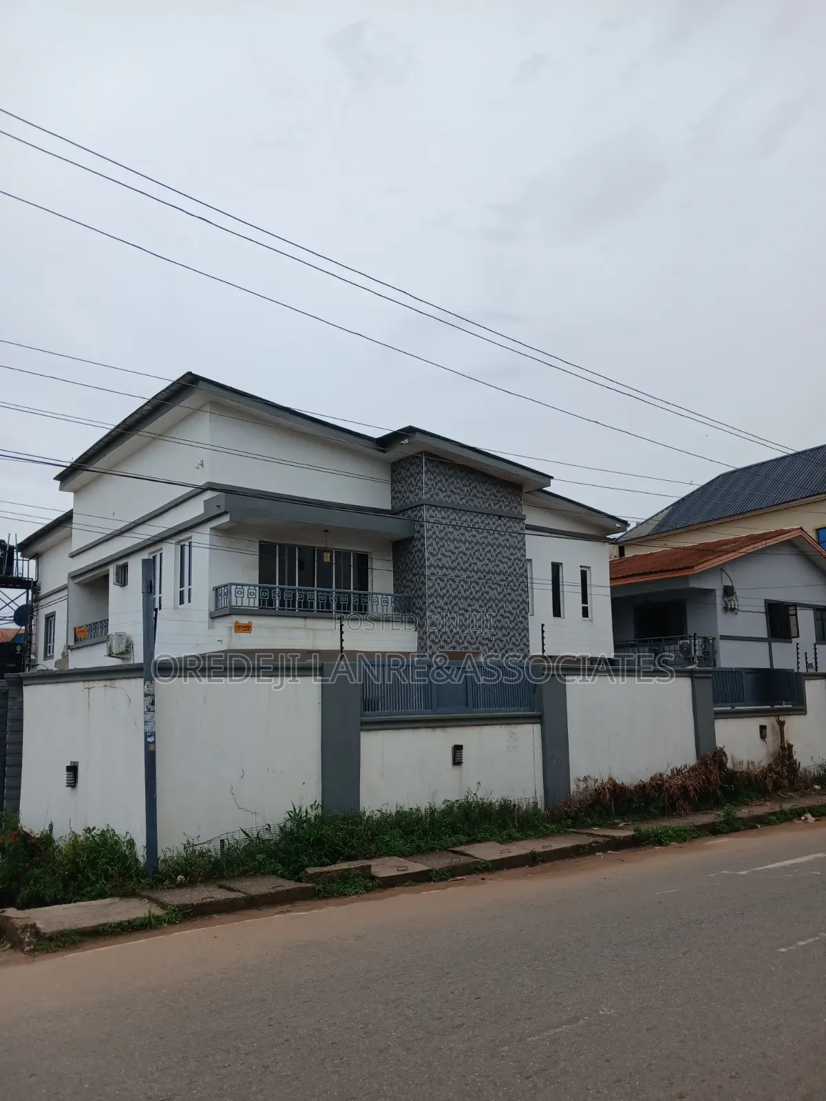 8bdrm Duplex in Jibowu Estate, Abule Egba for sale