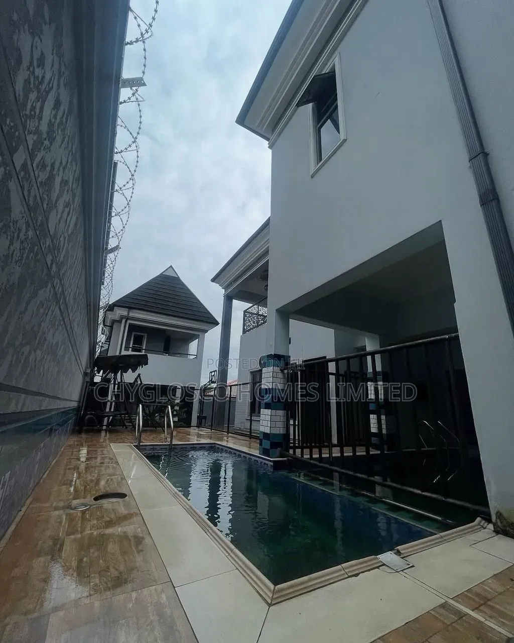 Furnished 6bdrm Duplex in Uzoba for sale