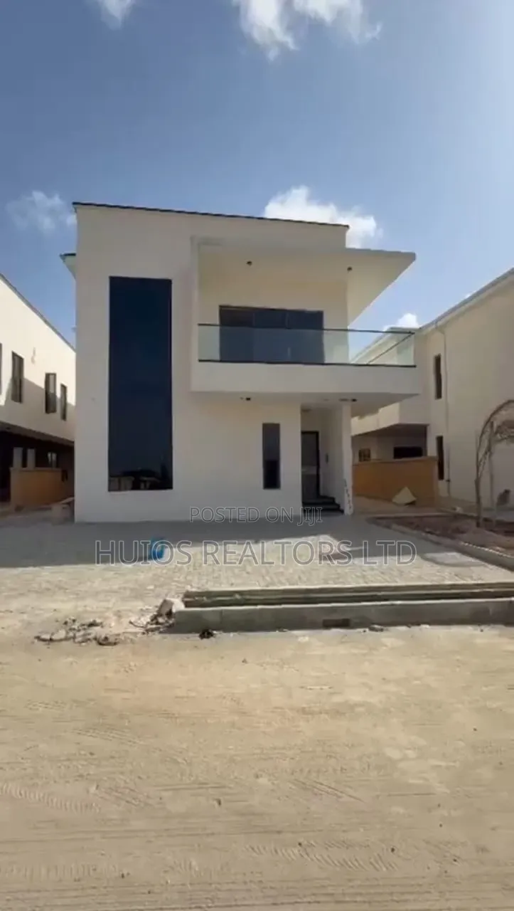 5bdrm Duplex in Lekki Phase 1 for sale