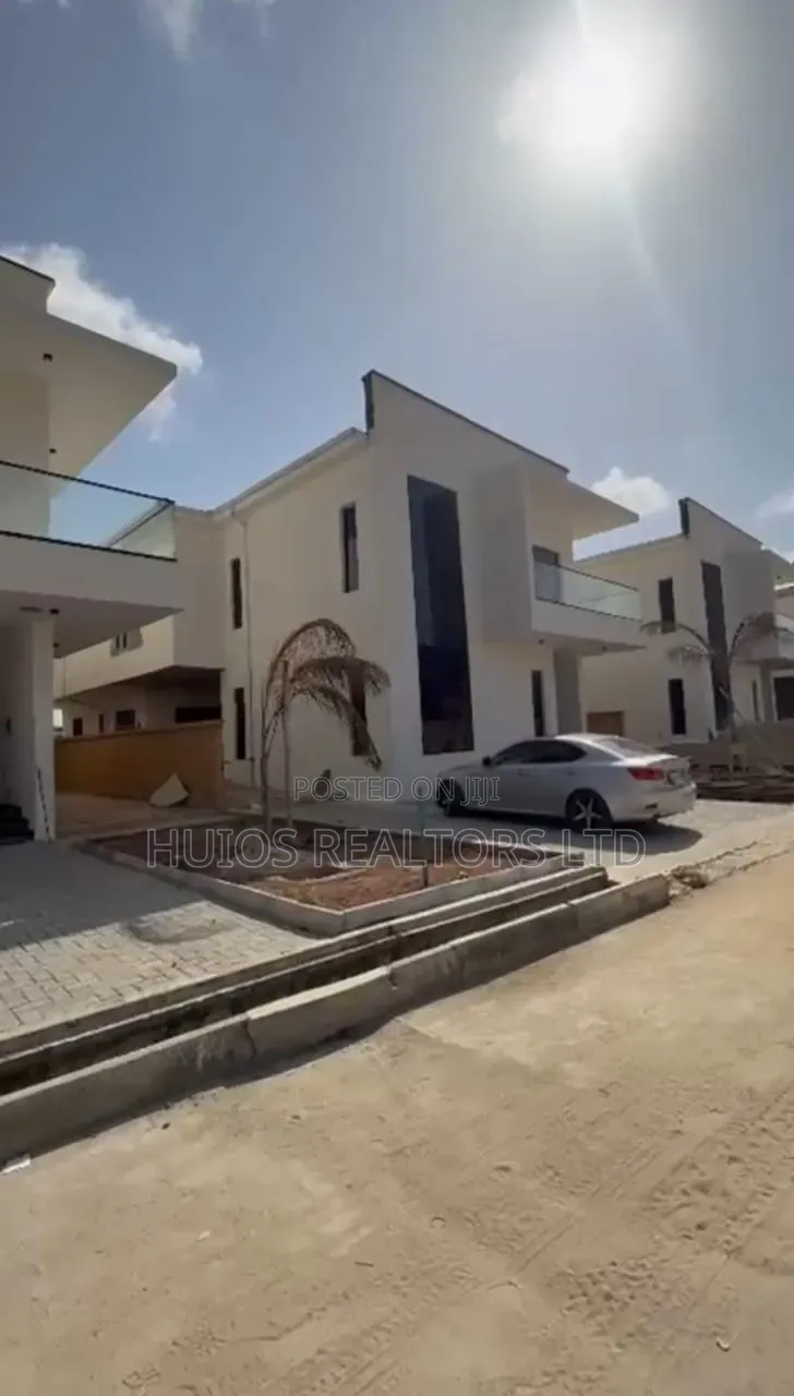 5bdrm Duplex in Lekki Phase 1 for sale