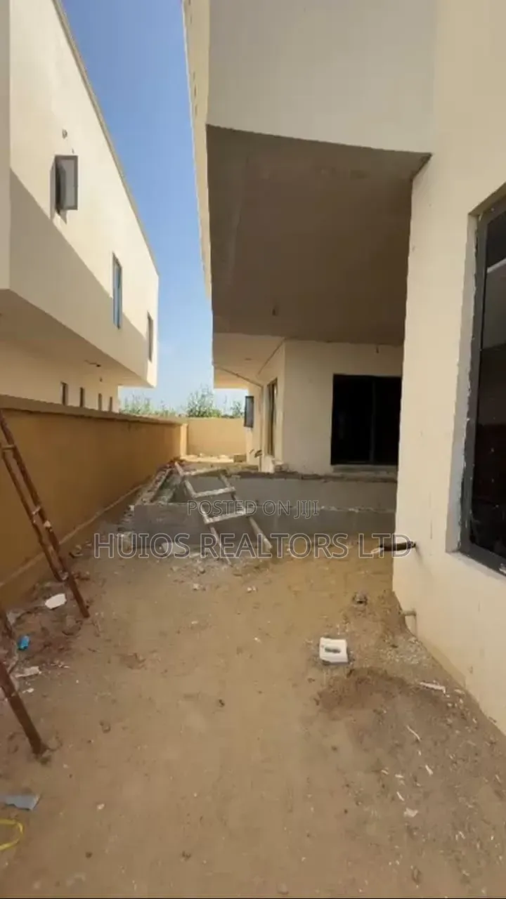 5bdrm Duplex in Lekki Phase 1 for sale