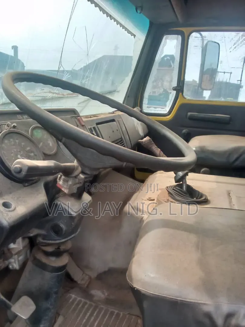 Mercedes Benz 6 Tyres Tipper Truck - V6- Engine - Nigerian Use