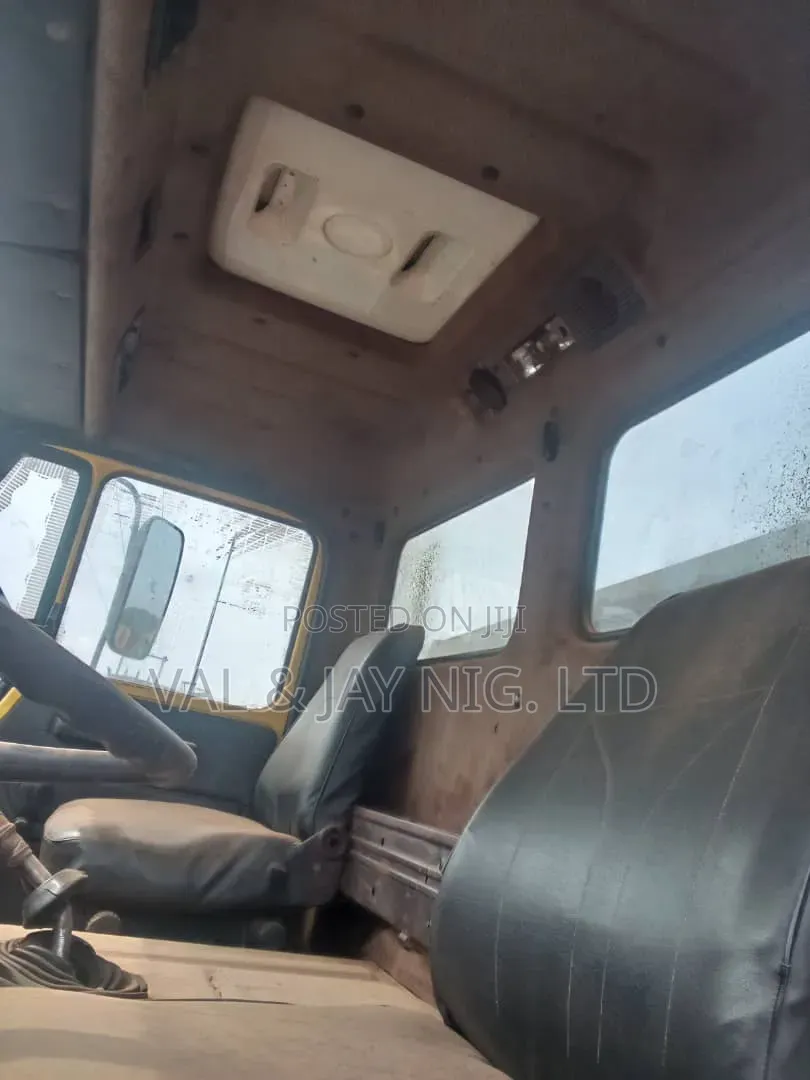 Mercedes Benz 6 Tyres Tipper Truck - V6- Engine - Nigerian Use