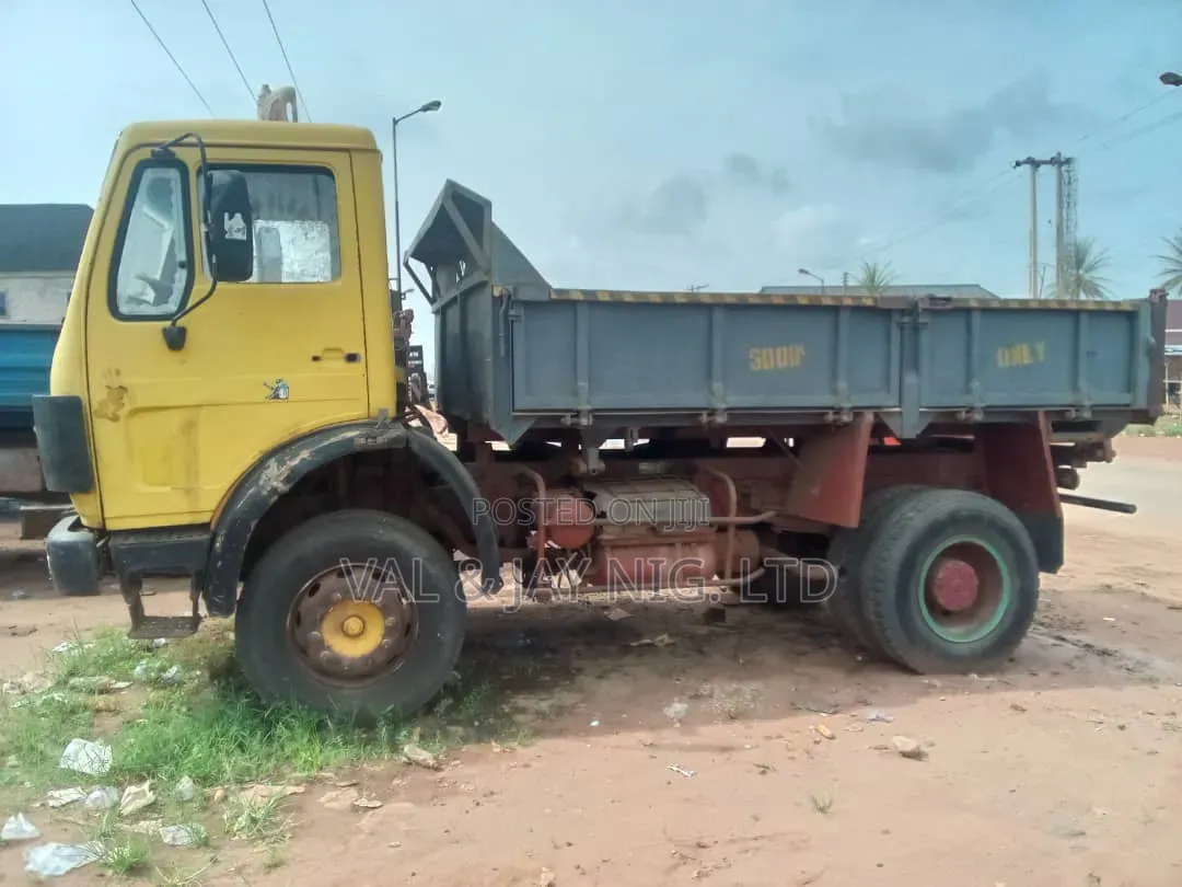 Mercedes Benz 6 Tyres Tipper Truck - V6- Engine - Nigerian Use