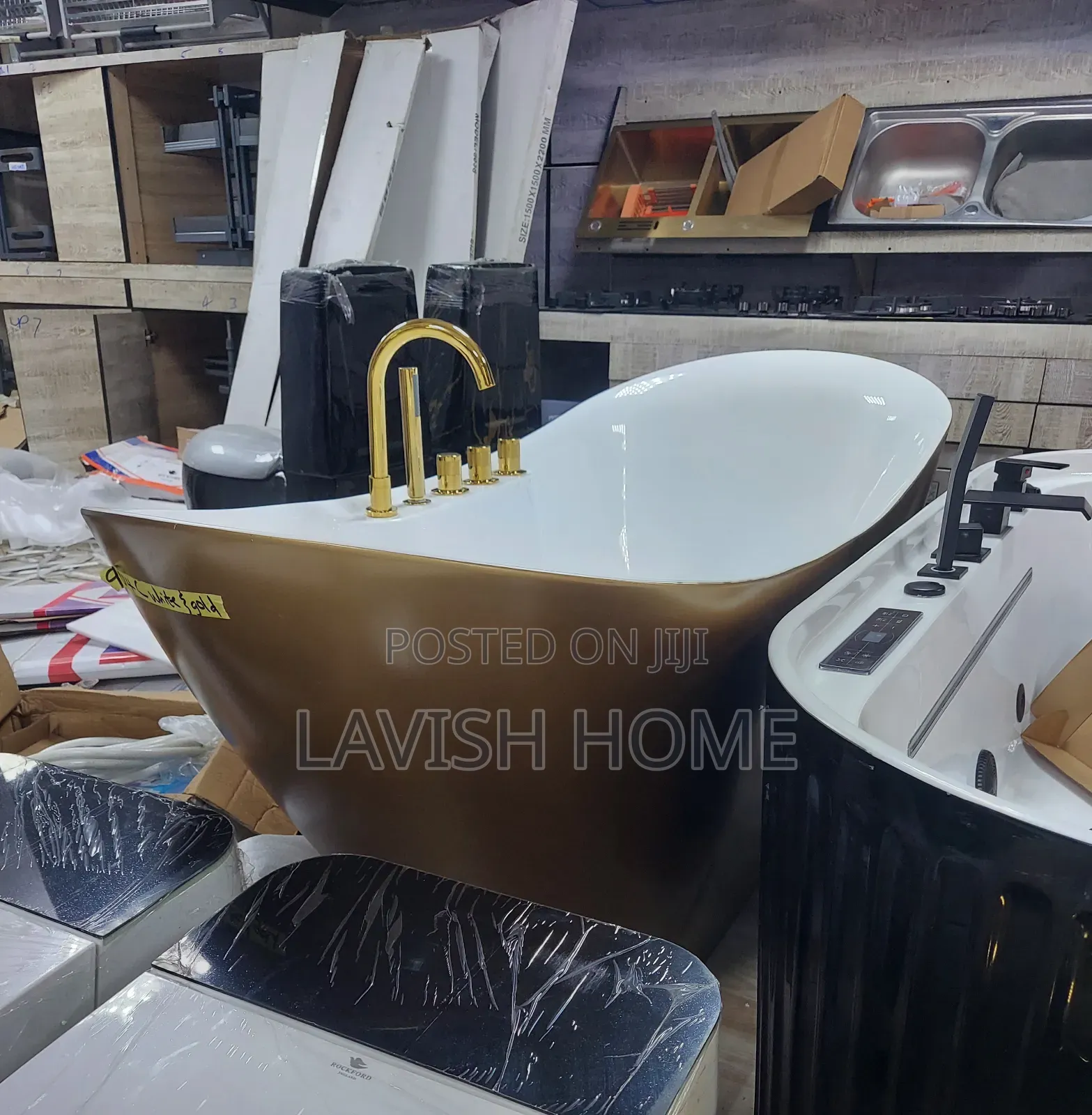 Gold Acrylic Bathtub With Complete Taps