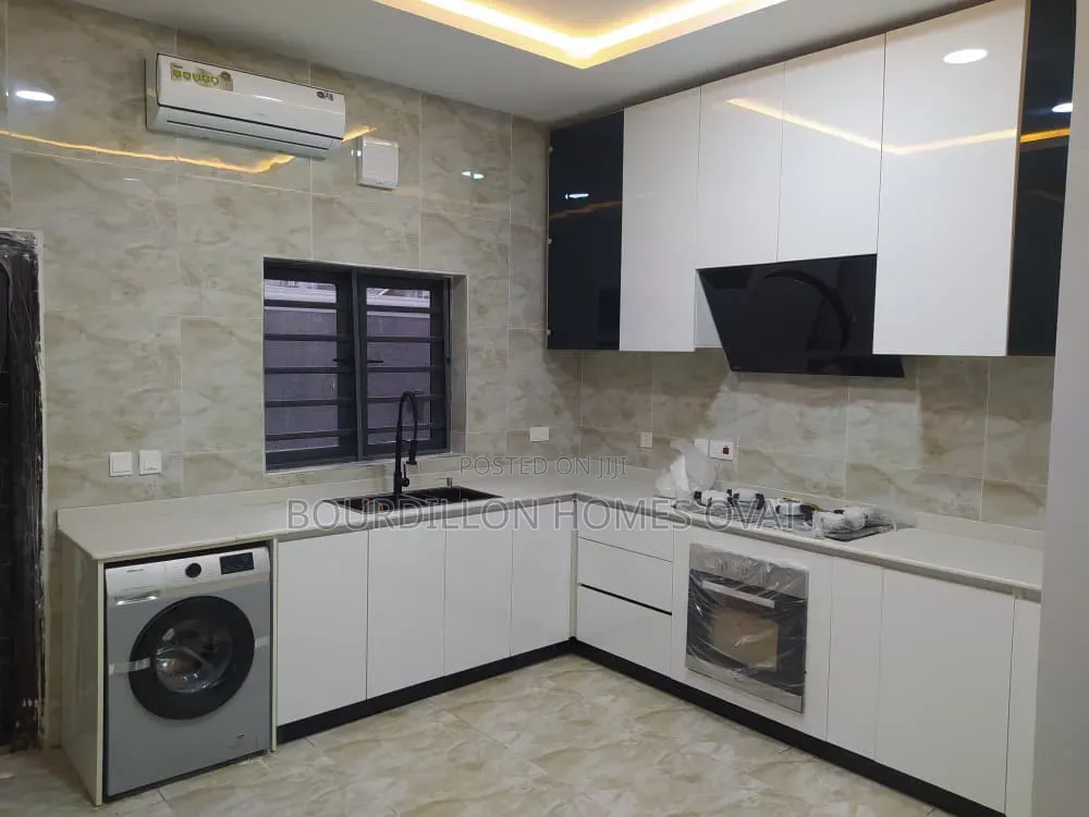 4bdrm Duplex in Victoria Island for sale