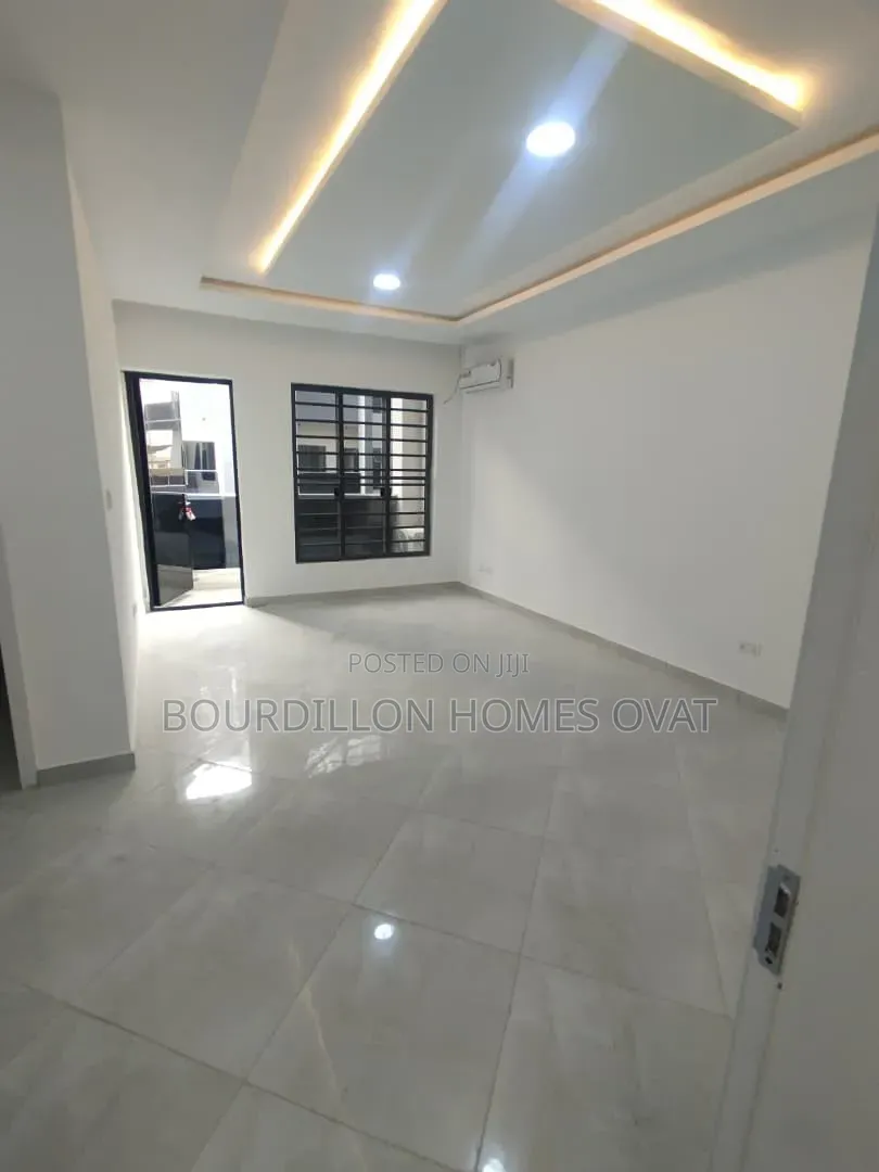 4bdrm Duplex in Oniru Victoria for sale
