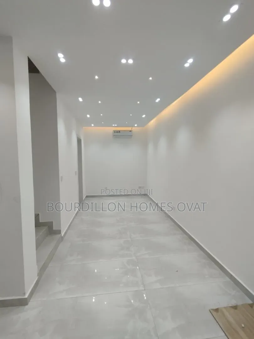 4bdrm Duplex in Oniru Victoria for sale