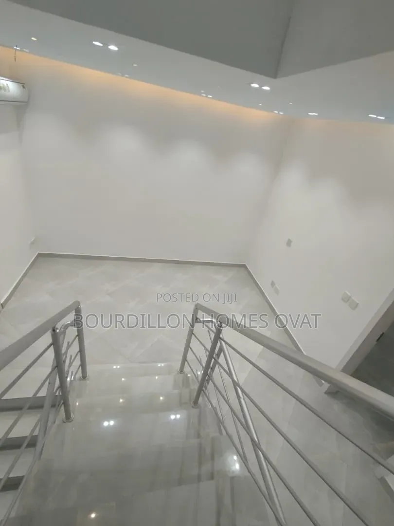 4bdrm Duplex in Oniru Victoria for sale