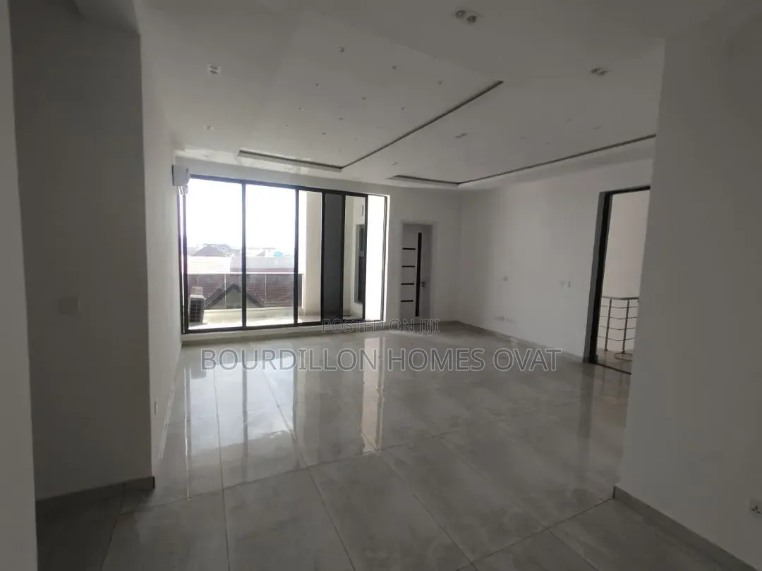 3bdrm Apartment in Lekki Phase 1 for rent
