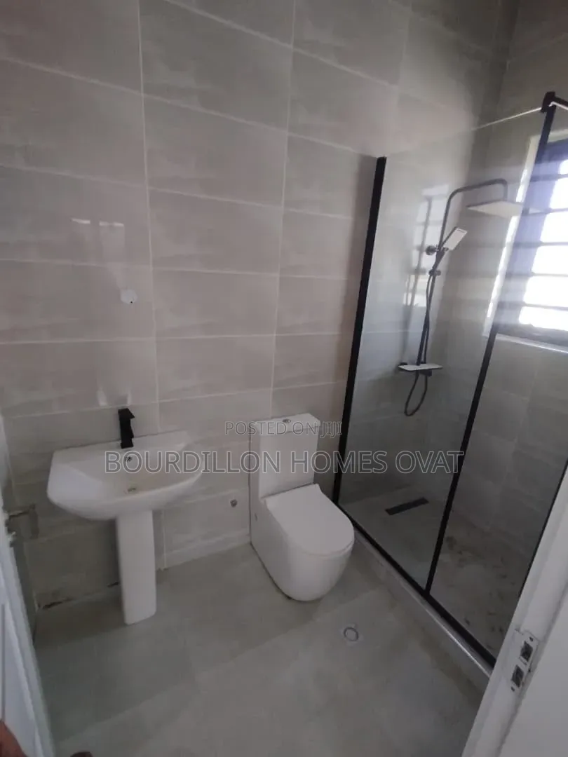 3bdrm Apartment in Lekki Phase 1 for rent