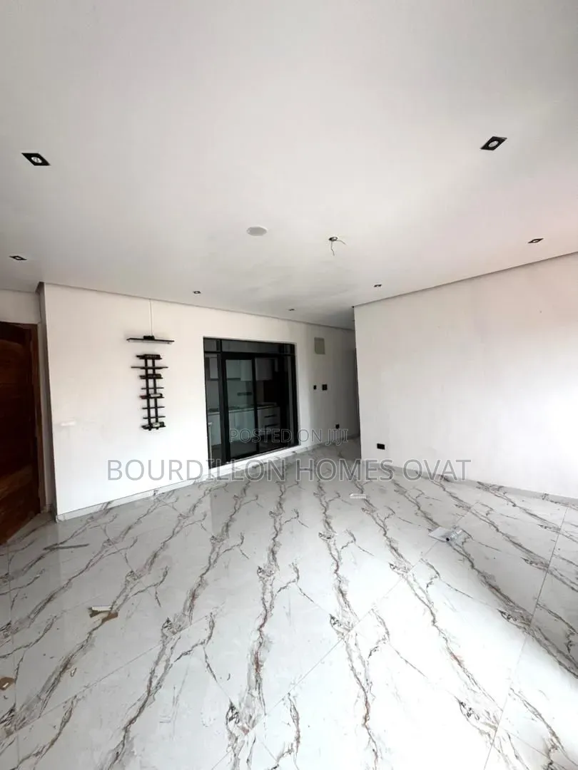 2bdrm Apartment in Ikate Lekki Lagos for rent
