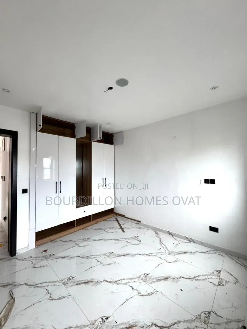 2bdrm Apartment in Ikate Lekki Lagos for rent
