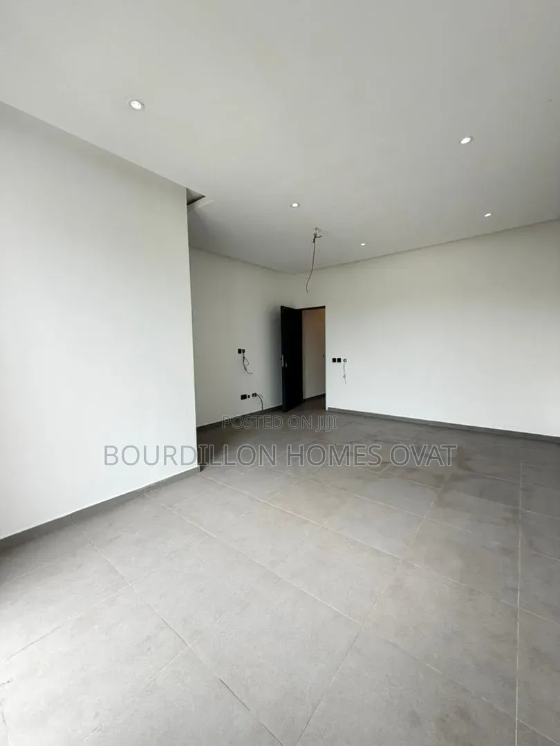 4bdrm Duplex in Lekki Phase 1 Lagos for sale