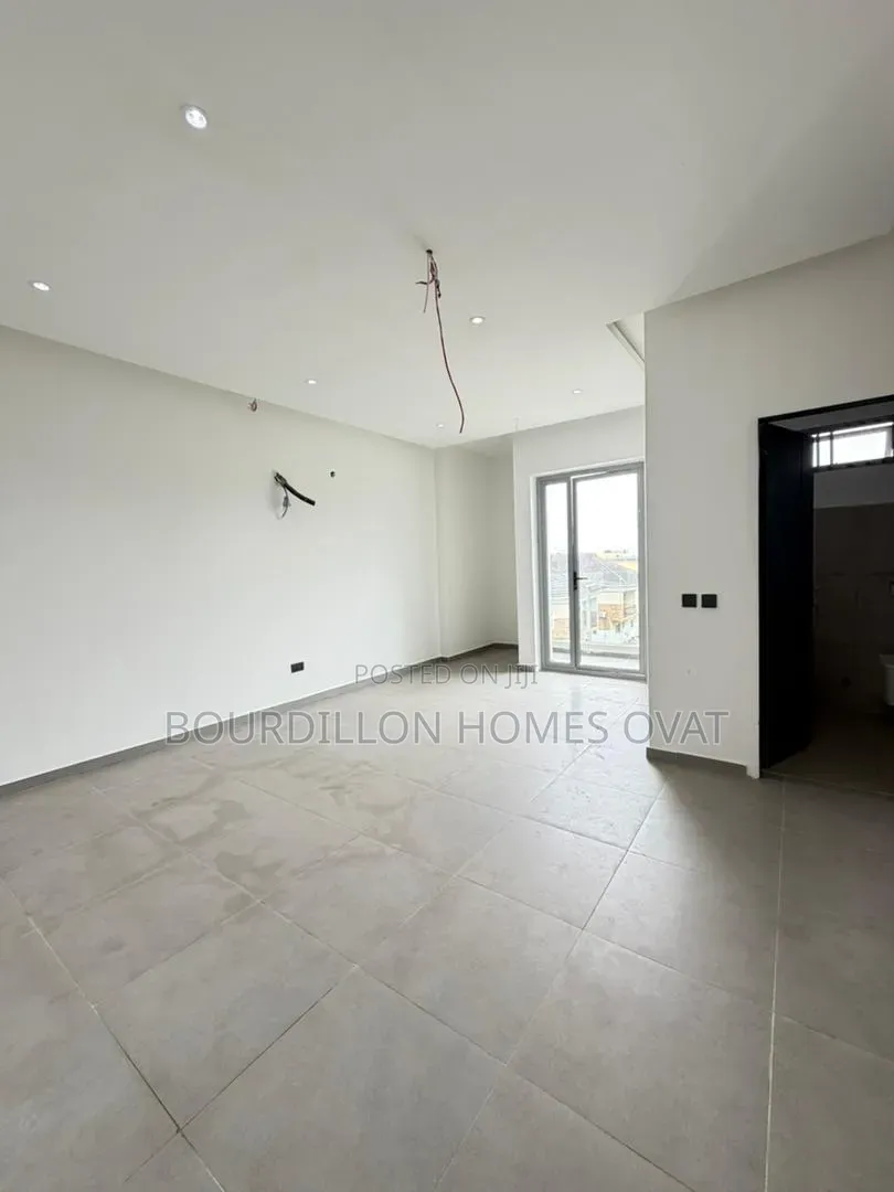 4bdrm Duplex in Lekki Phase 1 Lagos for sale