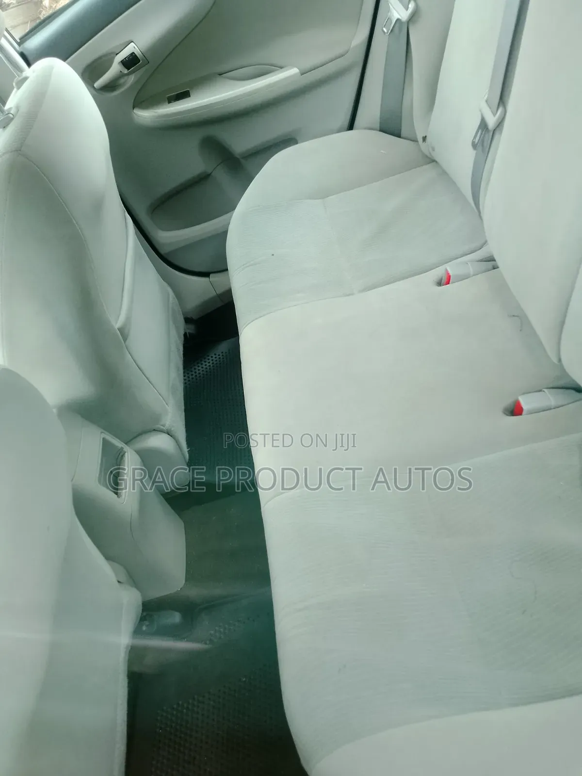 Toyota Corolla L 4dr Sedan (1.8L 4cyl 5M) 2012 Silver