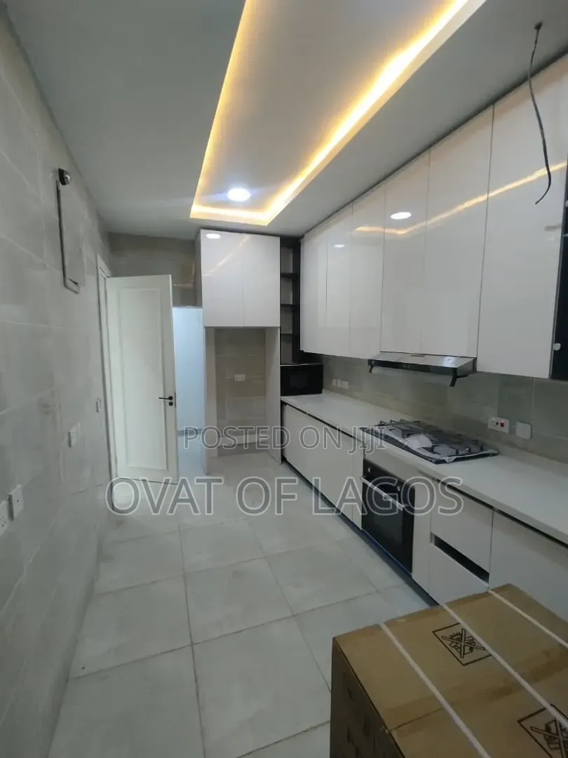 4bdrm Duplex in Oniru, 1004 for sale