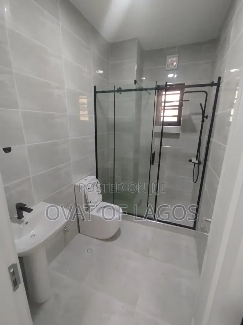 4bdrm Duplex in Oniru, 1004 for sale