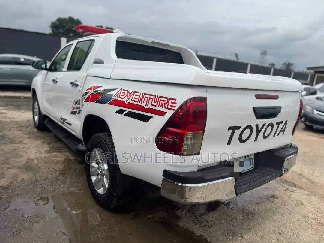 Toyota Hilux 2020 White