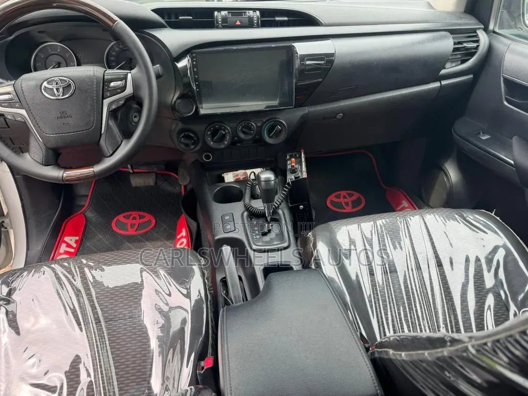 Toyota Hilux 2020 White