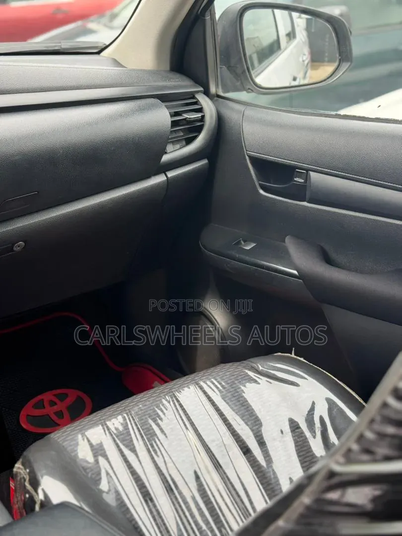 Toyota Hilux 2020 White