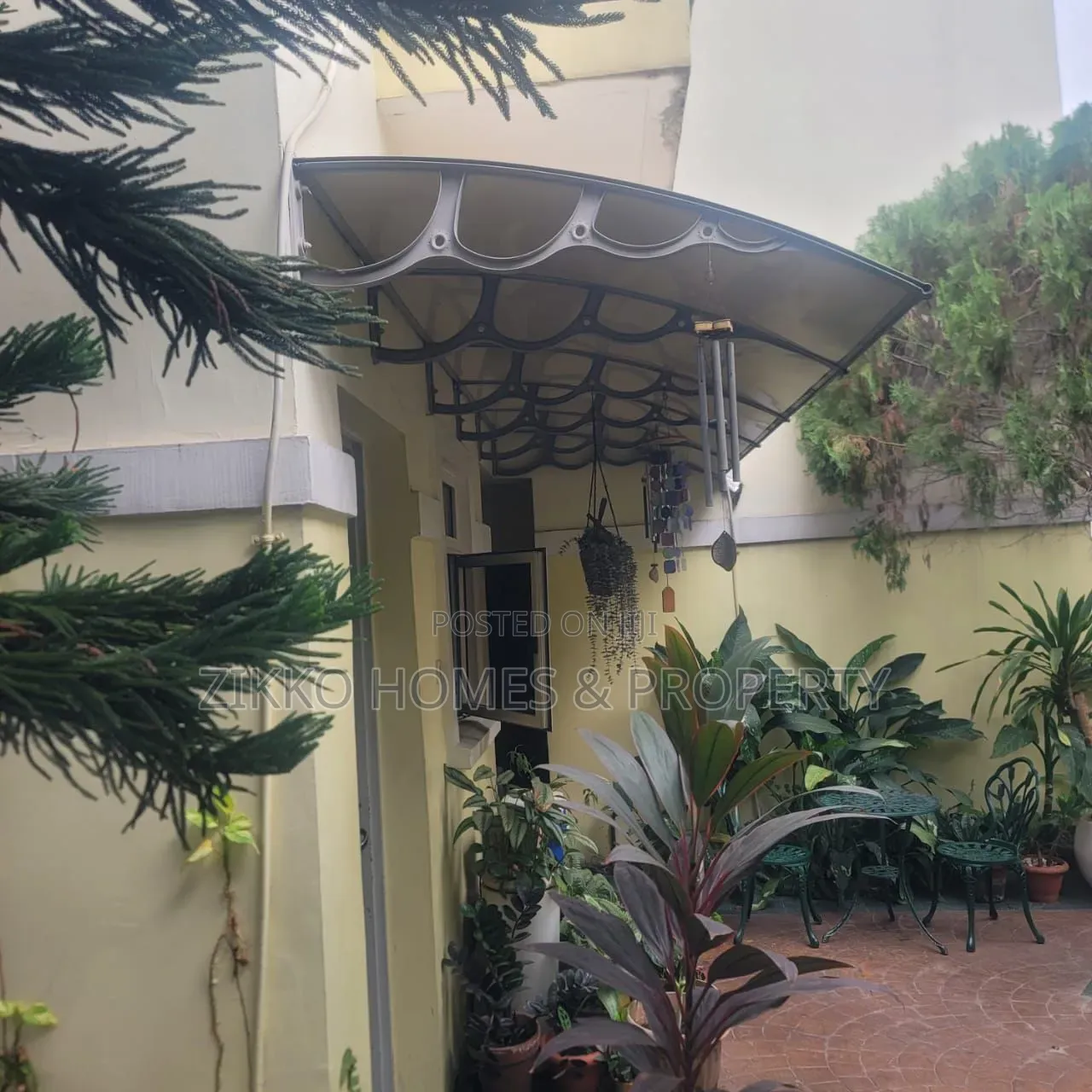 4bdrm Duplex in Vgc for sale