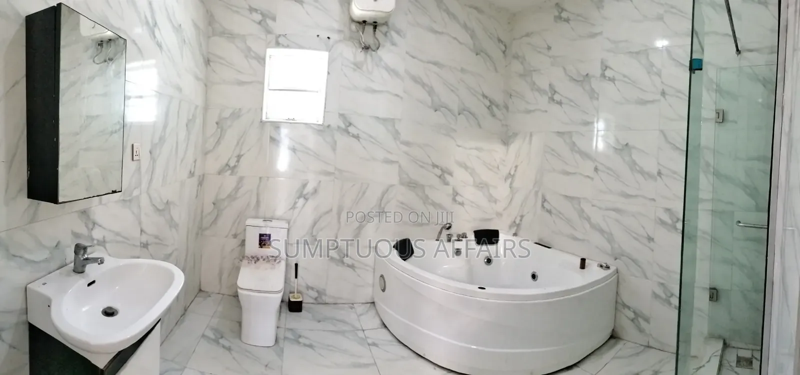 Mini Flat in Chevron for rent
