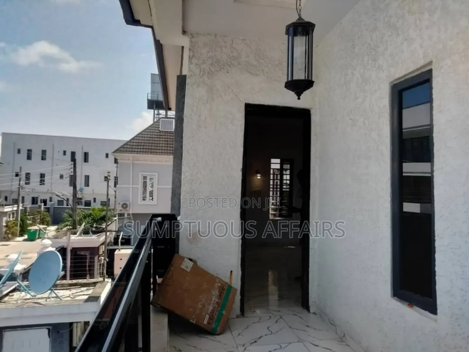 Mini Flat in Chevron for rent