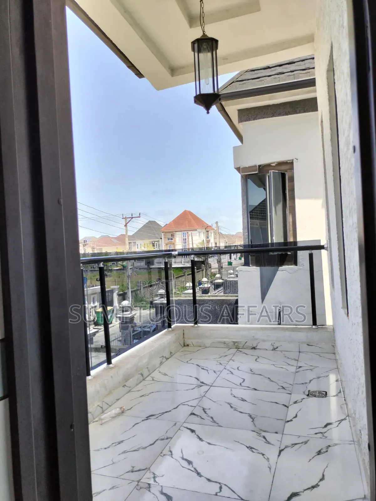 Mini Flat in Chevron for rent