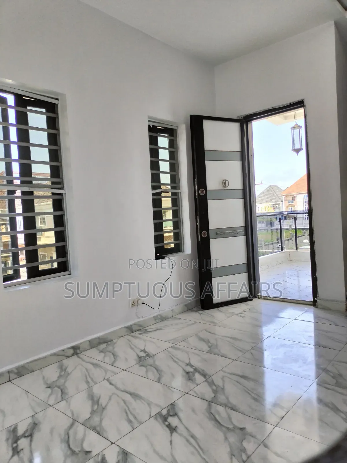 Mini Flat in Chevron for rent