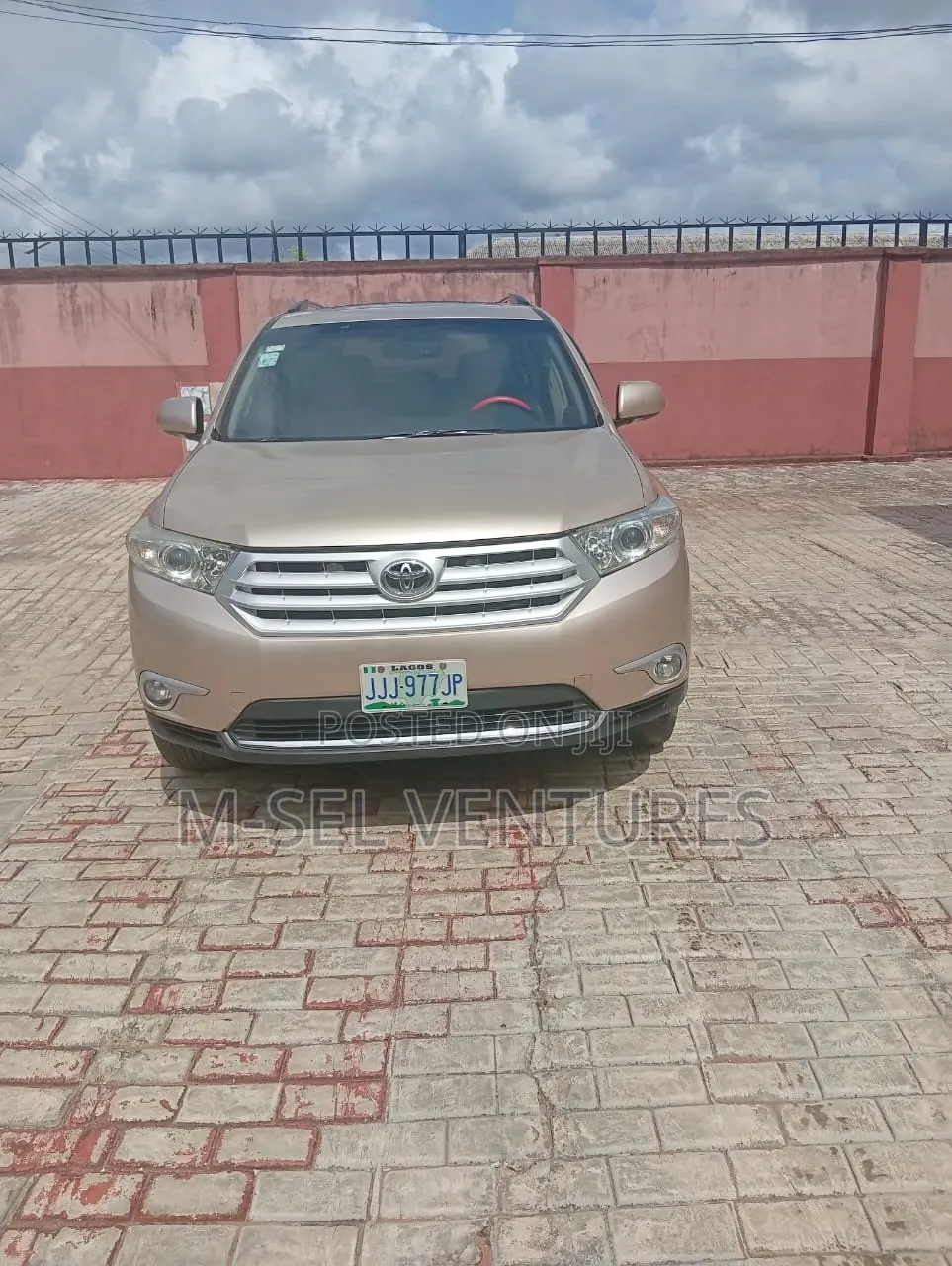 Toyota Highlander 2011 Gold