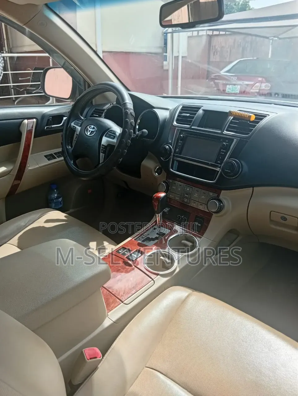 Toyota Highlander 2011 Gold
