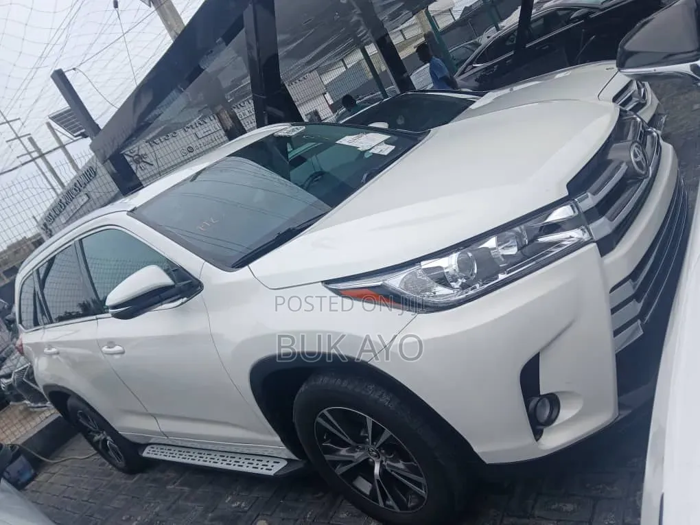 Toyota Highlander XLE V6 4x4 (3.5L 6cyl 6A) 2016 White
