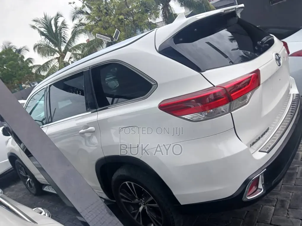 Toyota Highlander XLE V6 4x4 (3.5L 6cyl 6A) 2016 White